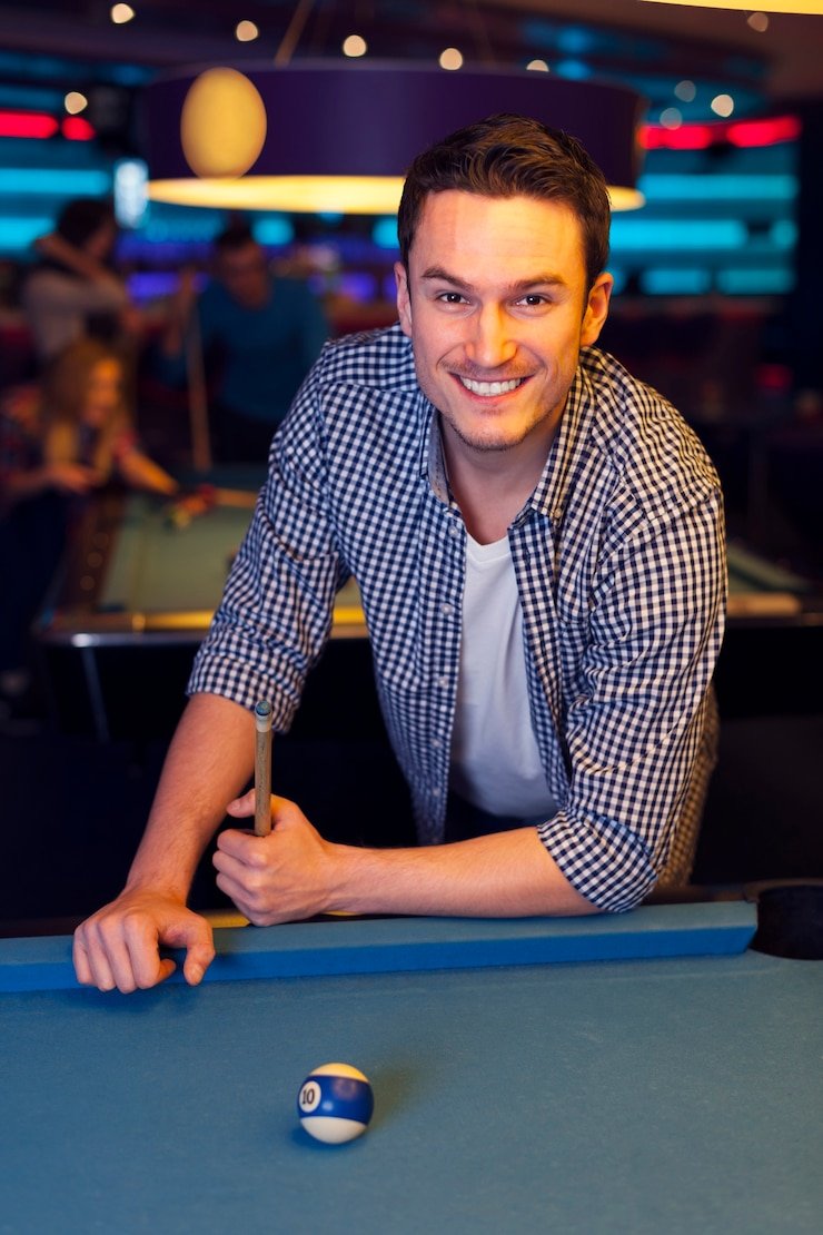 rog777 online mobile app interface showing live dealer tables and sportsbook options